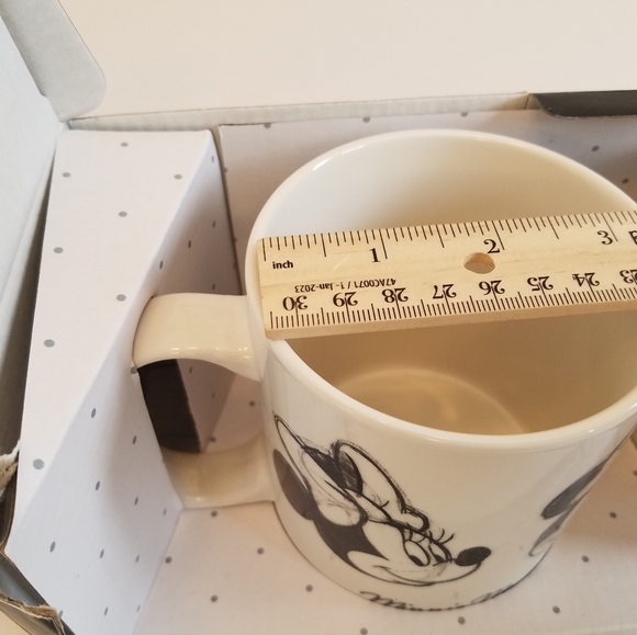 NIB Disney Set of 2 Mickey Minnie Mouse  Mugs Black  White - Picture 13 of 13